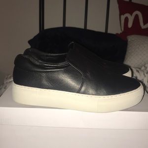 J/SLIDES ACER SLIP-ON SNEAKER